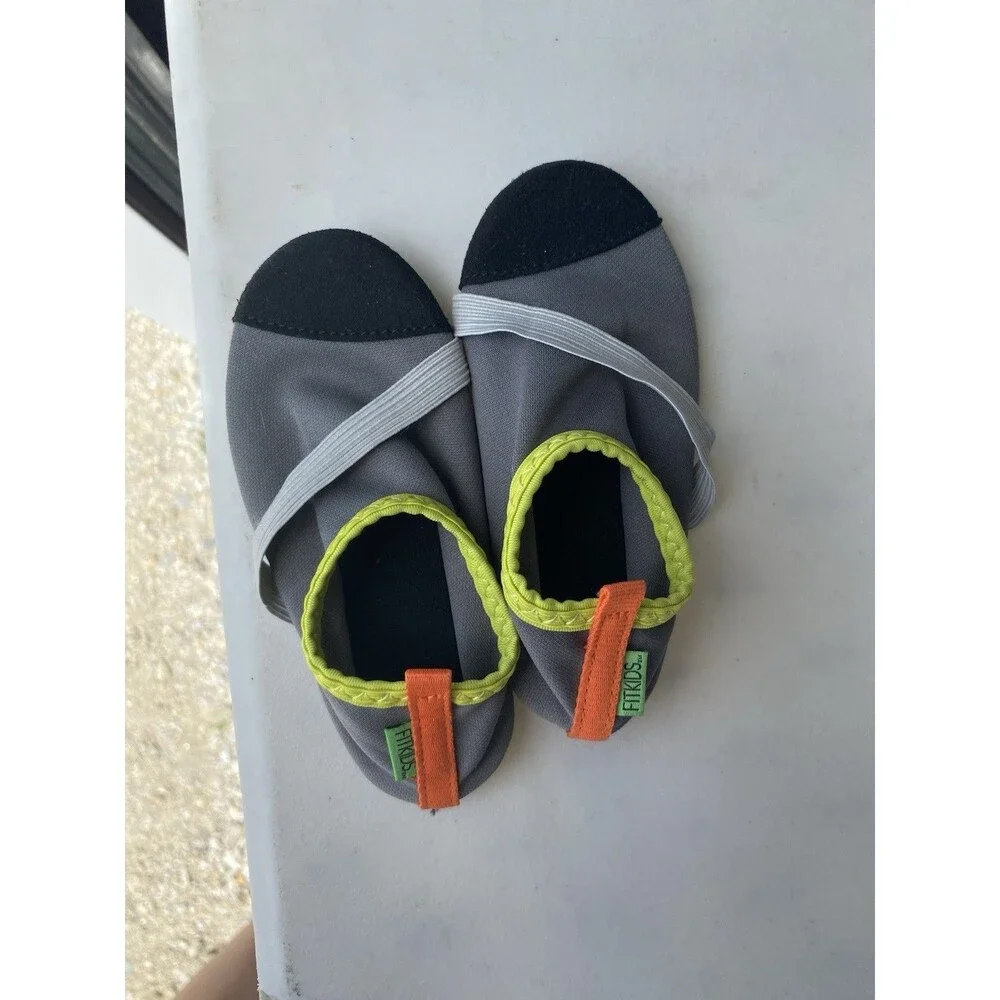 FitKicks Kids Gray Aqua Water Shoes Barefoot Minimalist Youth Size M⁠ 12-13.5